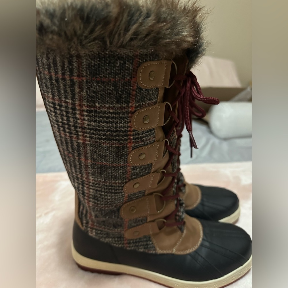 Women’s size 7 like new